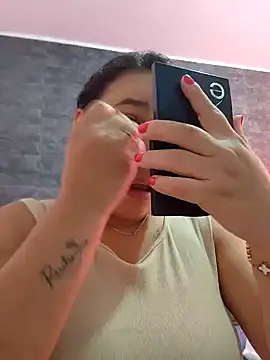 Snapshot of LizzRouse chatting on 11-11-25, 05:02 LizzRouse online show from 11-11-25, 05:02