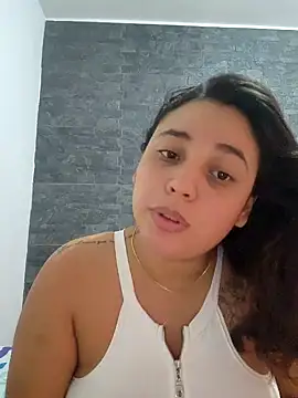 Snapshot of LizzRouse chatting on 11-13-25, 06:40 LizzRouse online show from 11-13-25, 06:40