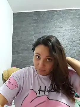 Snapshot of LizzRouse chatting on 11-14-25, 12:15 LizzRouse online show from 11-14-25, 12:15