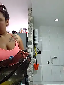 Snapshot of LizzRouse chatting on 11-25-25, 01:11 LizzRouse online show from 11-25-25, 01:11