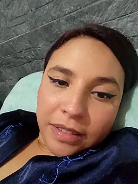 Snapshot of LizzRouse chatting on 11-26-25, 01:17 LizzRouse online show from 11-26-25, 01:17