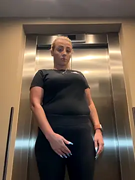 Strongqueen online show from 09-25-25, 09:18