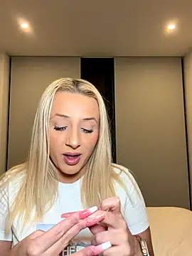 Strongqueen online show from 10-26-25, 05:30