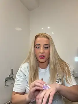 Strongqueen online show from 04-18-26, 06:01