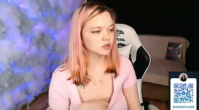 Snapshot of mary_lunar chatting on 03-13-25, 01:07 mary lunar online show from 03-13-25, 01:07