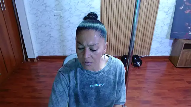 Snapshot of Anitta_muscle chatting on 07-14-26, 08:03 Anitta muscle online show from 07-14-26, 08:03