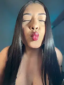 Snapshot of cami_ortiz__ chatting on 05-16-26, 05:37 cami ortiz online show from 05-16-26, 05:37