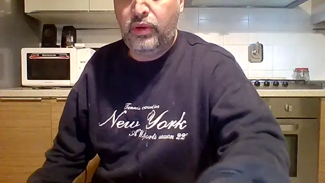 Snapshot of woww791 chatting on 10-29-25, 07:37 woww791 online show from 10-29-25, 07:37