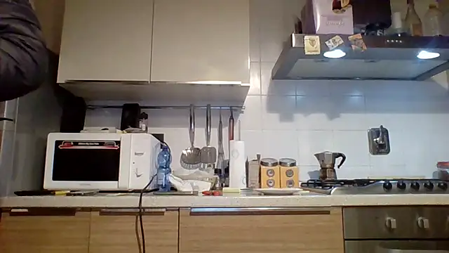 Snapshot of woww791 chatting on 12-15-25, 07:29 woww791 online show from 12-15-25, 07:29