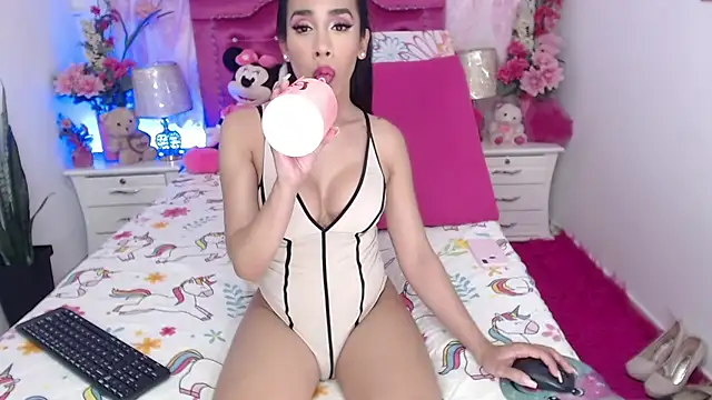 Snapshot of Divaxhermosa chatting on 05-27-26, 10:29 Divaxhermosa online show from 05-27-26, 10:29