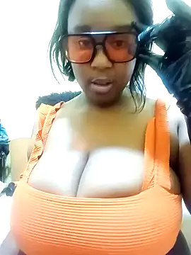 Snapshot of HotAFRICANBEAUTY chatting on 12-29-24, 01:45 HotAFRICANBEAUTY online show from 12-29-24, 01:45