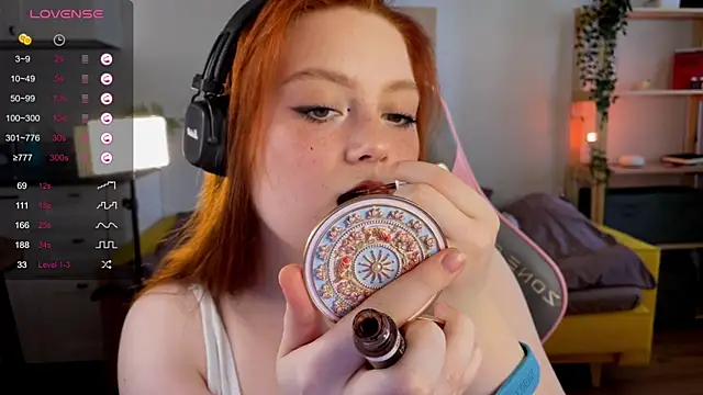 Snapshot of Sofy_Benson chatting on 05-20-26, 01:39 Sofy Benson online show from 05-20-26, 01:39