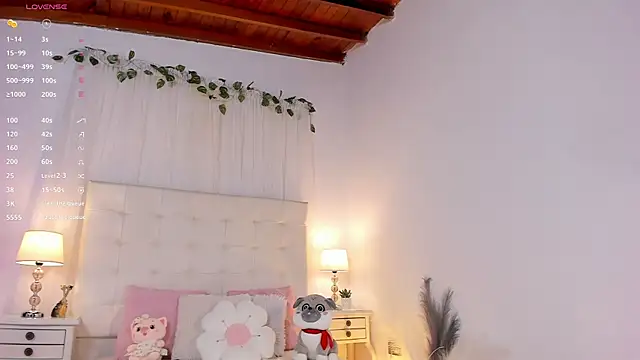 Snapshot of tatikiss_ chatting on 10-15-25, 11:43 tatikiss online show from 10-15-25, 11:43