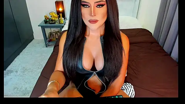 Snapshot of MissNaughtyTyra chatting on 06-05-26, 01:34 MissNaughtyTyra online show from 06-05-26, 01:34