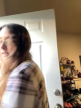 Snapshot of Dakota_02 chatting on 11-19-25, 12:27 Dakota 02 online show from 11-19-25, 12:27