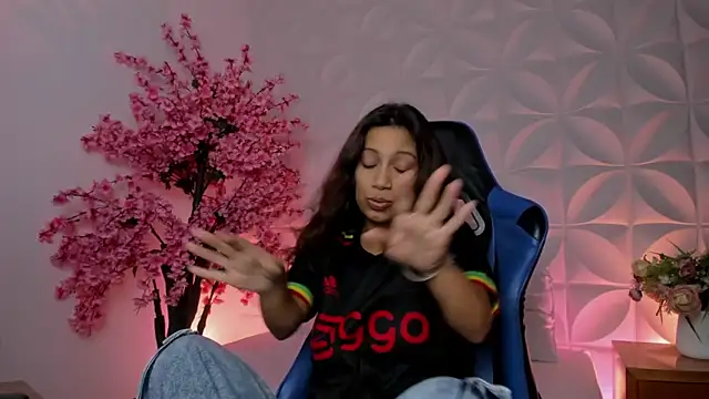 cora 22 online show from 11-11-25, 12:49