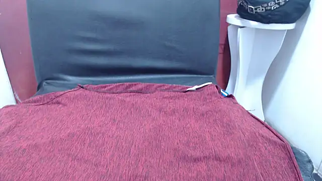 Laura hottt online show from 10-28-25, 11:36