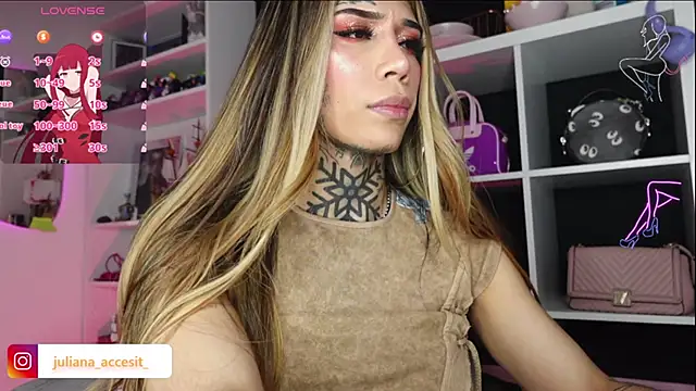 Snapshot of caroline_cossei chatting on 02-08-25, 06:22 caroline cossei online show from 02-08-25, 06:22