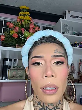 Snapshot of caroline_cossei chatting on 02-10-25, 03:13 caroline cossei online show from 02-10-25, 03:13