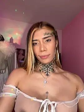 Snapshot of caroline_cossei chatting on 09-28-25, 09:25 caroline cossei online show from 09-28-25, 09:25