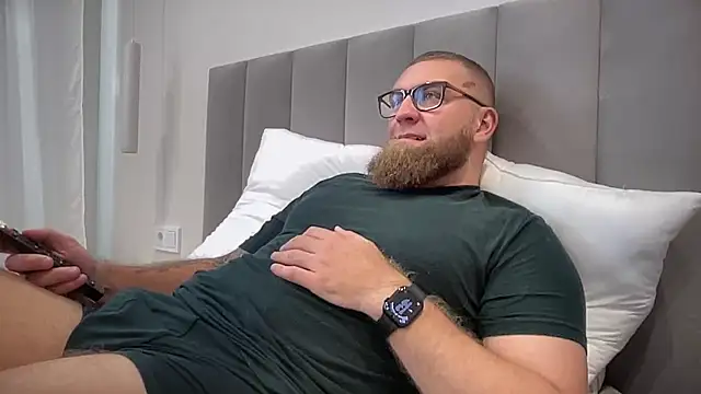 Bear bear  online show from 09-30-25, 10:20