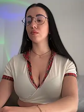 Emylia online show from 02-17-25, 04:37