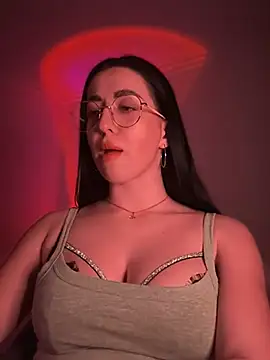 Emylia online show from 02-25-25, 07:47