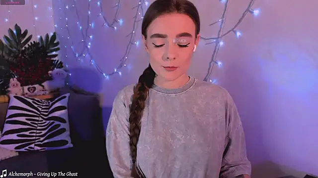 xwiuiwx online show from 12-02-25, 07:42