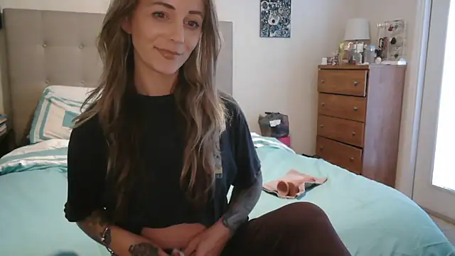 Snapshot of Heyitsmee33 chatting on 02-21-26, 08:54 Heyitsmee33 online show from 02-21-26, 08:54