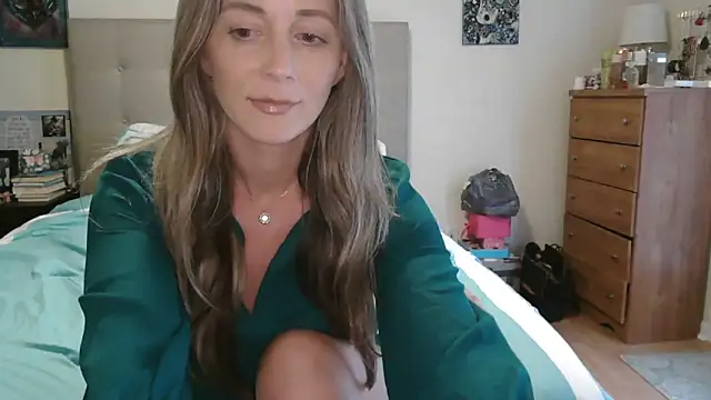 Snapshot of Heyitsmee33 chatting on 03-12-26, 10:49 Heyitsmee33 online show from 03-12-26, 10:49