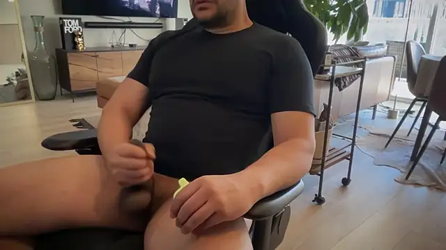 HungandThickLatin online show from 01-21-25, 06:23