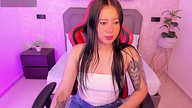 Snapshot of majo_rose chatting on 03-22-25, 07:09 majo rose online show from 03-22-25, 07:09