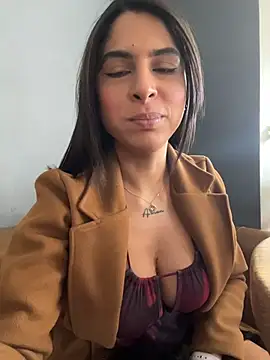 charlotte stevenss  online show from 10-04-25, 03:32