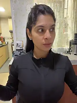 charlotte stevenss  online show from 10-07-25, 02:58