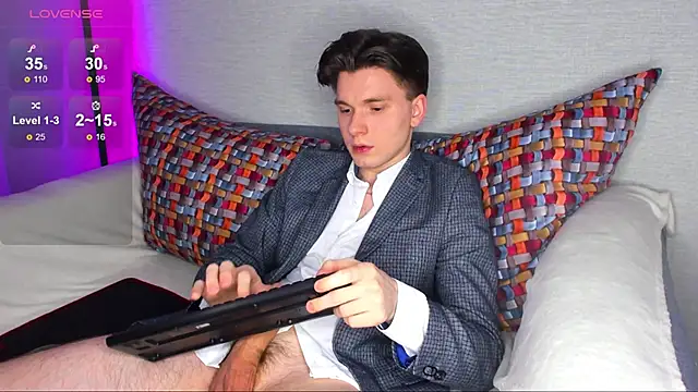 Snapshot of maxboy4 chatting on 02-19-25, 12:03 maxboy4 online show from 02-19-25, 12:03