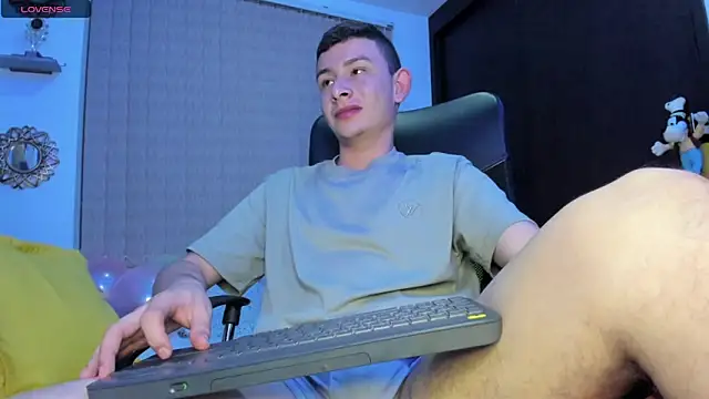 Snapshot of Christ_Miller3 chatting on 02-16-25, 05:04 Christ Miller3 online show from 02-16-25, 05:04