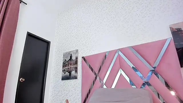 Snapshot of lara_murphy chatting on 10-19-25, 11:55 lara murphy online show from 10-19-25, 11:55