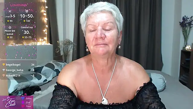 Snapshot of roxana_brooks chatting on 05-05-26, 02:03 roxana brooks online show from 05-05-26, 02:03