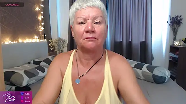 Snapshot of roxana_brooks chatting on 05-21-26, 01:01 roxana brooks online show from 05-21-26, 01:01