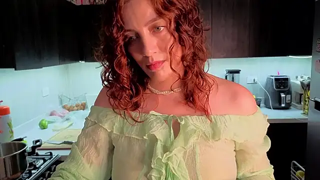 Snapshot of Mala_Bad chatting on 05-06-26, 02:44 Mala Bad online show from 05-06-26, 02:44