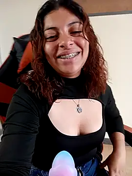 Iam Issaa online show from 05-28-26, 07:33