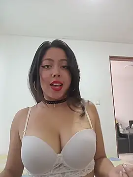 Snapshot of leah_passion chatting on 05-17-26, 04:36 leah passion online show from 05-17-26, 04:36