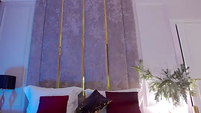 MilaDYstarlight online show from 12-24-24, 09:44