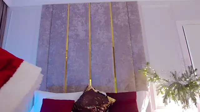 MilaDYstarlight online show from 12-25-24, 08:07