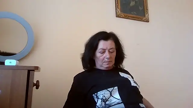 GypsiQueen2 online show from 06-21-26, 11:46