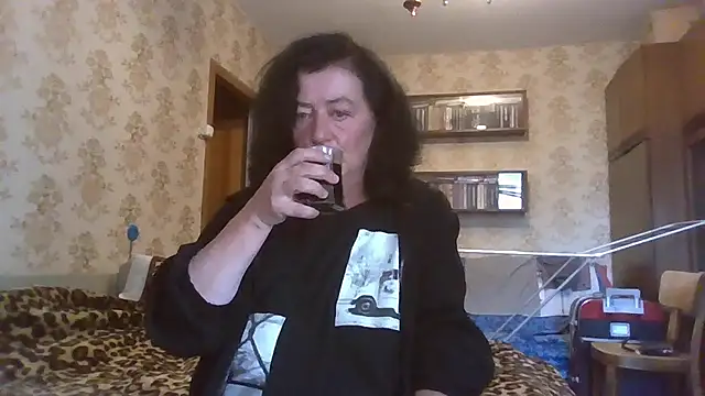 GypsiQueen2 online show from 07-10-26, 04:20