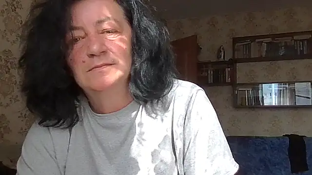 GypsiQueen2 online show from 07-20-26, 03:36