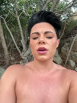 Snapshot of LukeLouHarvey chatting on 01-30-25, 01:22 LukeLouHarvey online show from 01-30-25, 01:22