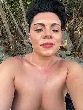 Snapshot of LukeLouHarvey chatting on 01-31-25, 01:01 LukeLouHarvey online show from 01-31-25, 01:01