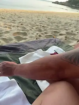 Snapshot of LukeLouHarvey chatting on 02-04-25, 01:02 LukeLouHarvey online show from 02-04-25, 01:02